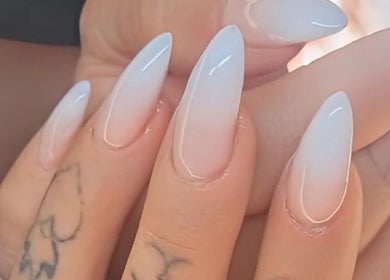 Unghie eleganti con smalto sfumato presso Girasole Beauty & Nails, Cappelle Sul Tavo, Abruzzo, IT.