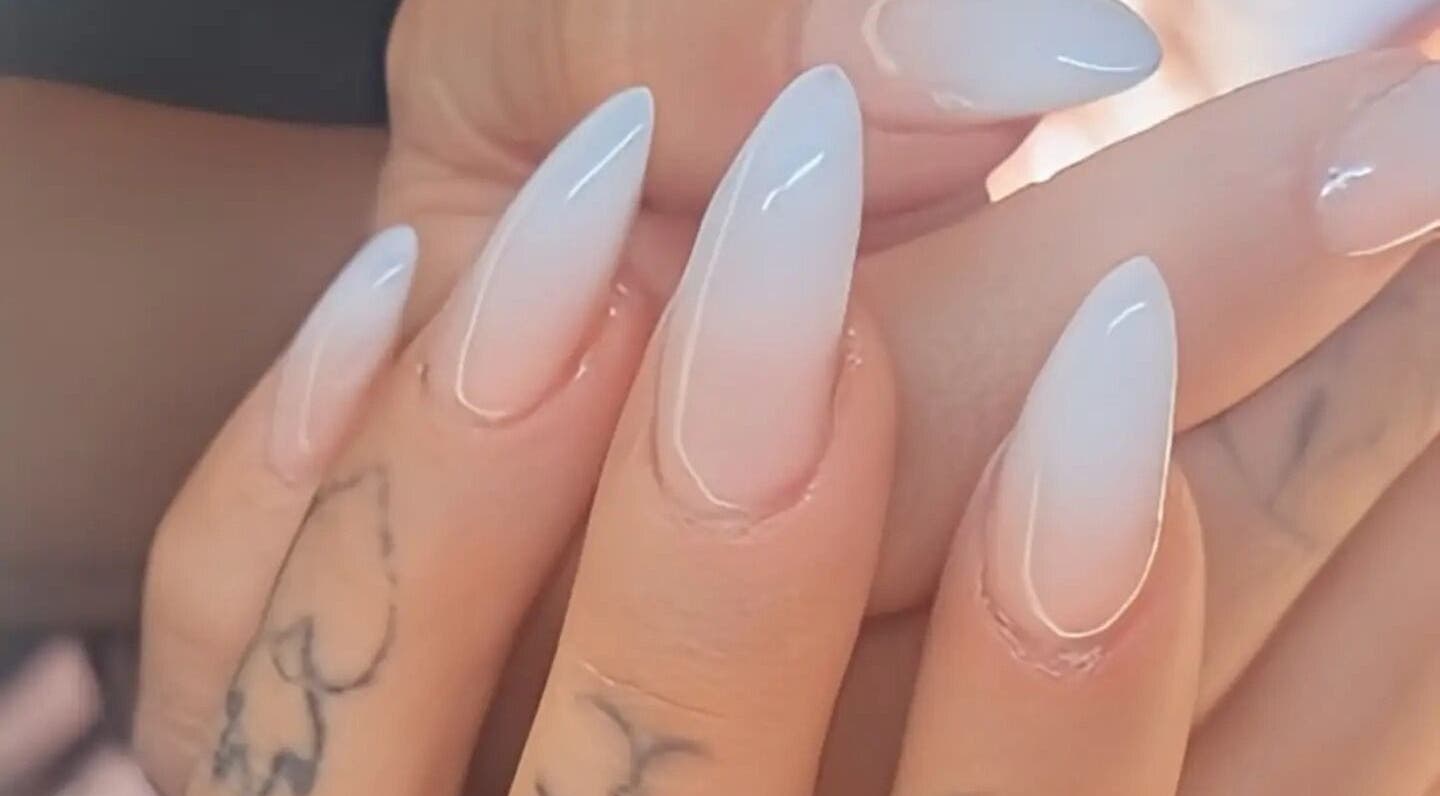 Unghie eleganti con smalto sfumato presso Girasole Beauty & Nails, Cappelle Sul Tavo, Abruzzo, IT.