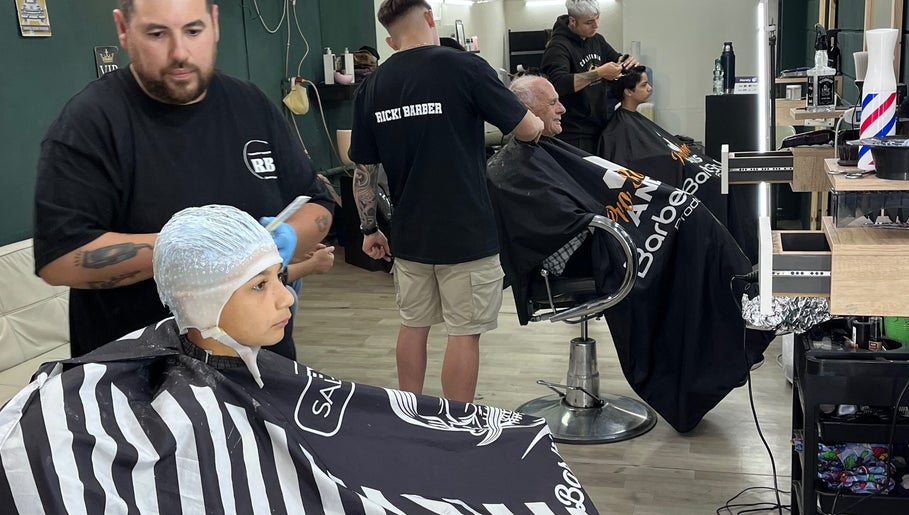 RB PELUQUERÍA Y BARBERÍA imej 1
