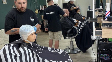 RB PELUQUERÍA Y BARBERÍA