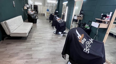 RB PELUQUERÍA Y BARBERÍA imej 2