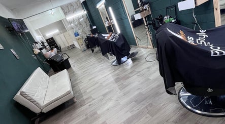 RB PELUQUERÍA Y BARBERÍA imej 3
