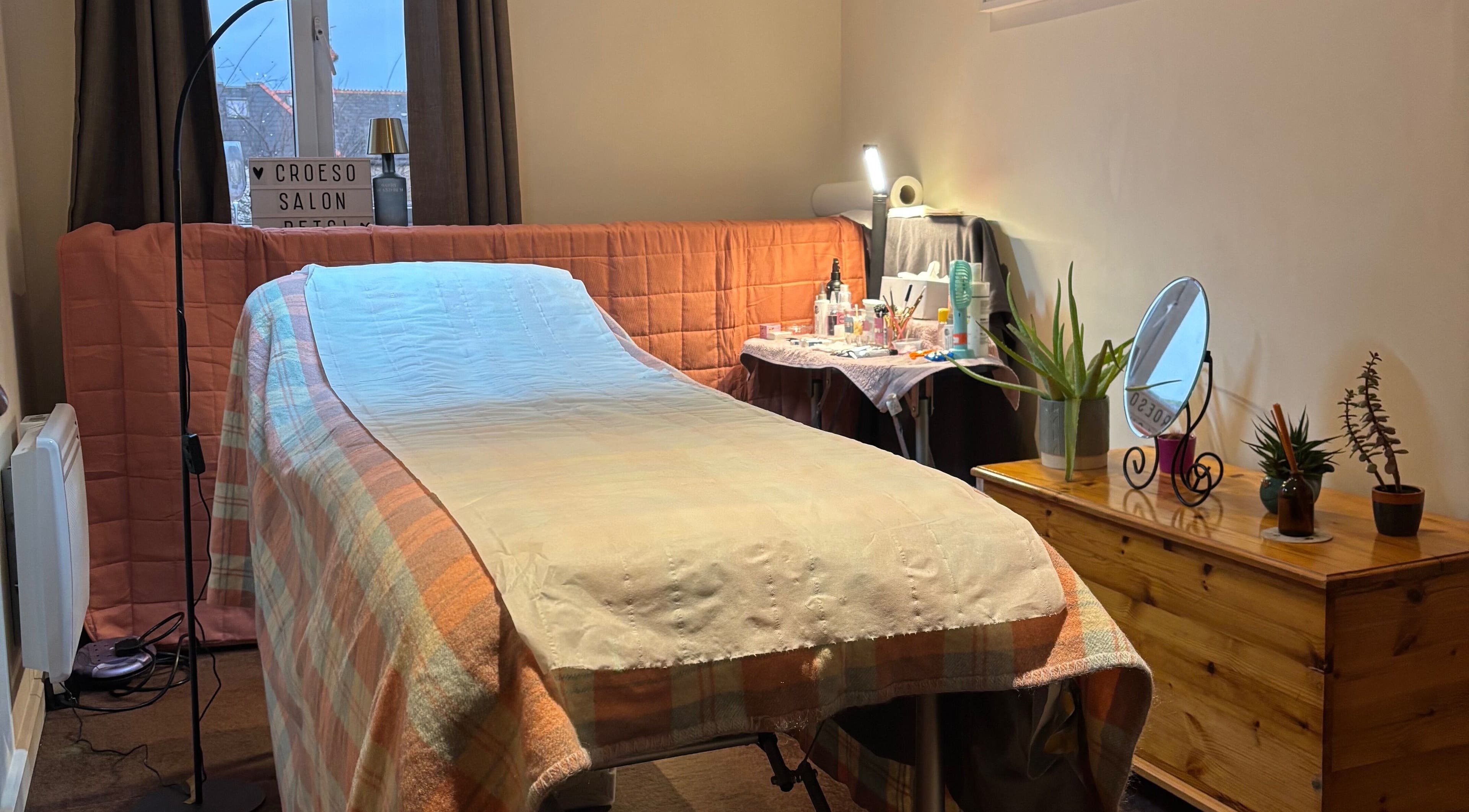 Comfortable treatment room at Salon Bets, Cardiff, Wales, GB, with soothing decor and plants.