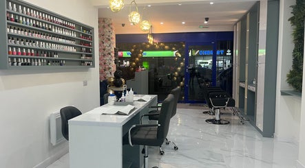 Fioneri Nails & Beauty image 2