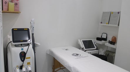 Emma Lifeenergy In Milian London Beauty Salon