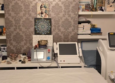 Emma Lifeenergy's elegant wellness room with advanced equipment in Beckenham, England, GB.