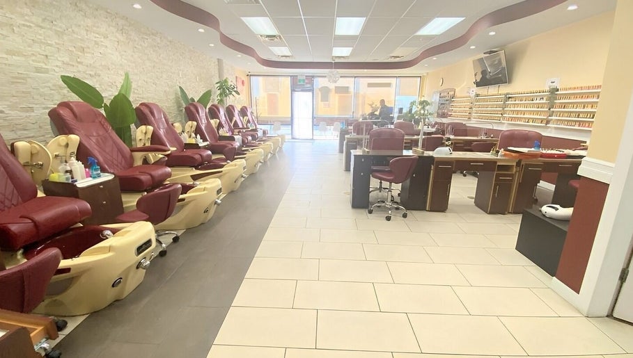 High Five Nails Spa image 1