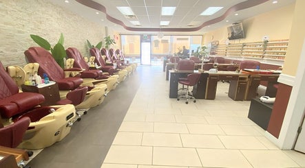 High Five Nails Spa