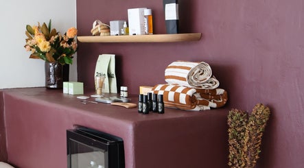 Nimbus Co Queenscliff displays wellness essentials in Manly, New South Wales, AU with towels and skincare items.