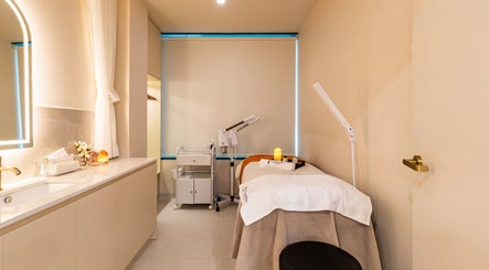 Flowerisa Skin Clinic Main Store image 2