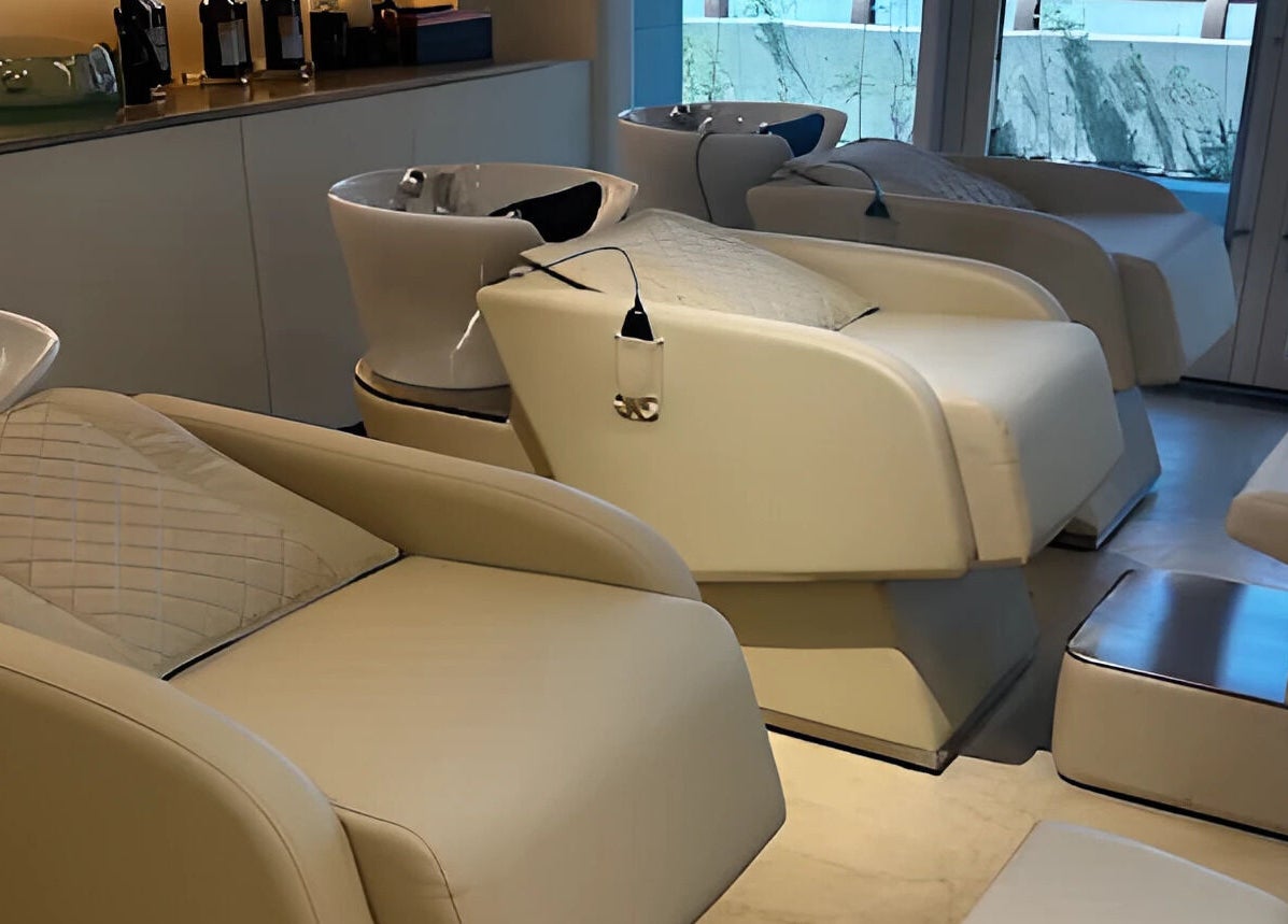 Luxurious wash stations at Billionhairs Lounge Beauty Salon, Doha, Doha Municipality, QA, offering premium comfort.