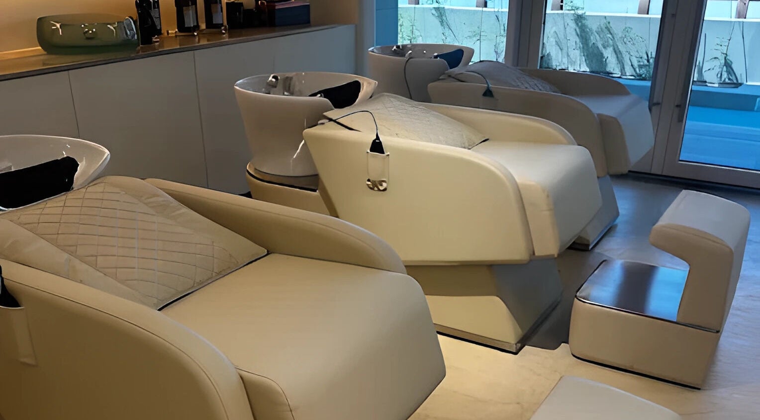 Luxurious wash stations at Billionhairs Lounge Beauty Salon, Doha, Doha Municipality, QA, offering premium comfort.