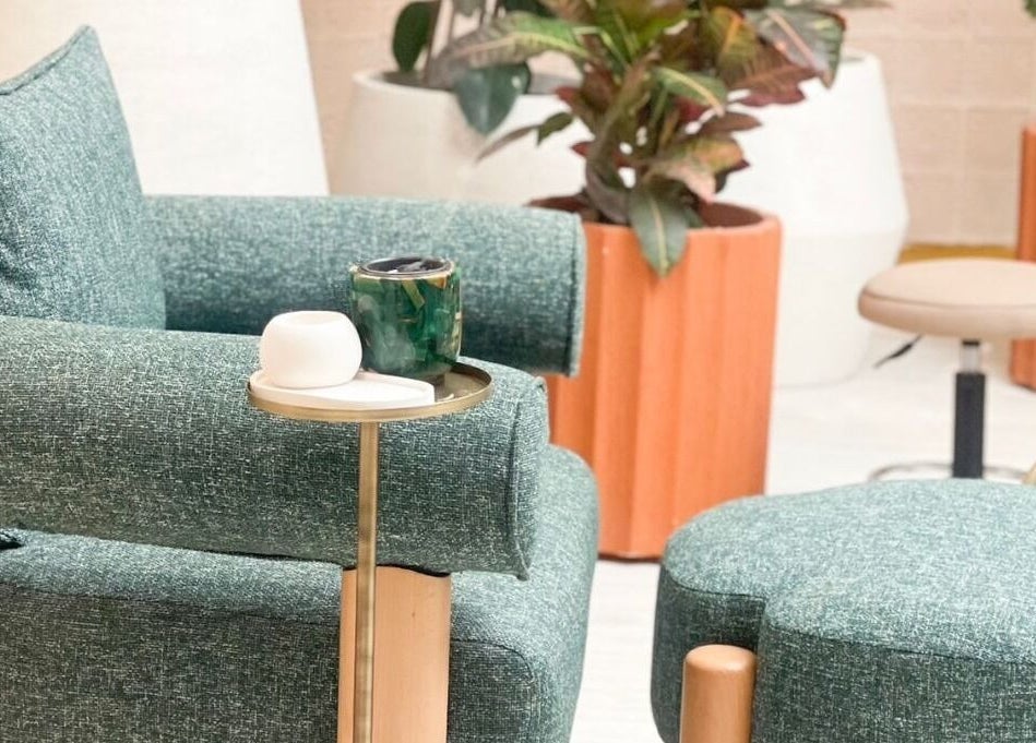 Cozy seating area at Vaya Salon, Riyadh, SA with elegant decor and lush greenery.