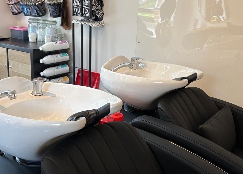 Modern washing stations at HairbyAmiEileen, Basingstoke, England, GB offer a luxurious hair care experience.