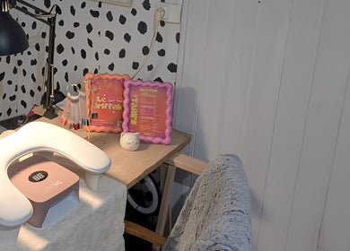 Espace de manucure élégant chez Le Griffoir - Vouneuil-Sous-Biard, Vouneuil-sous-Biard, Nouvelle-aquitaine, FR.