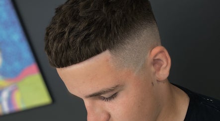 GirdenisBarber image 3