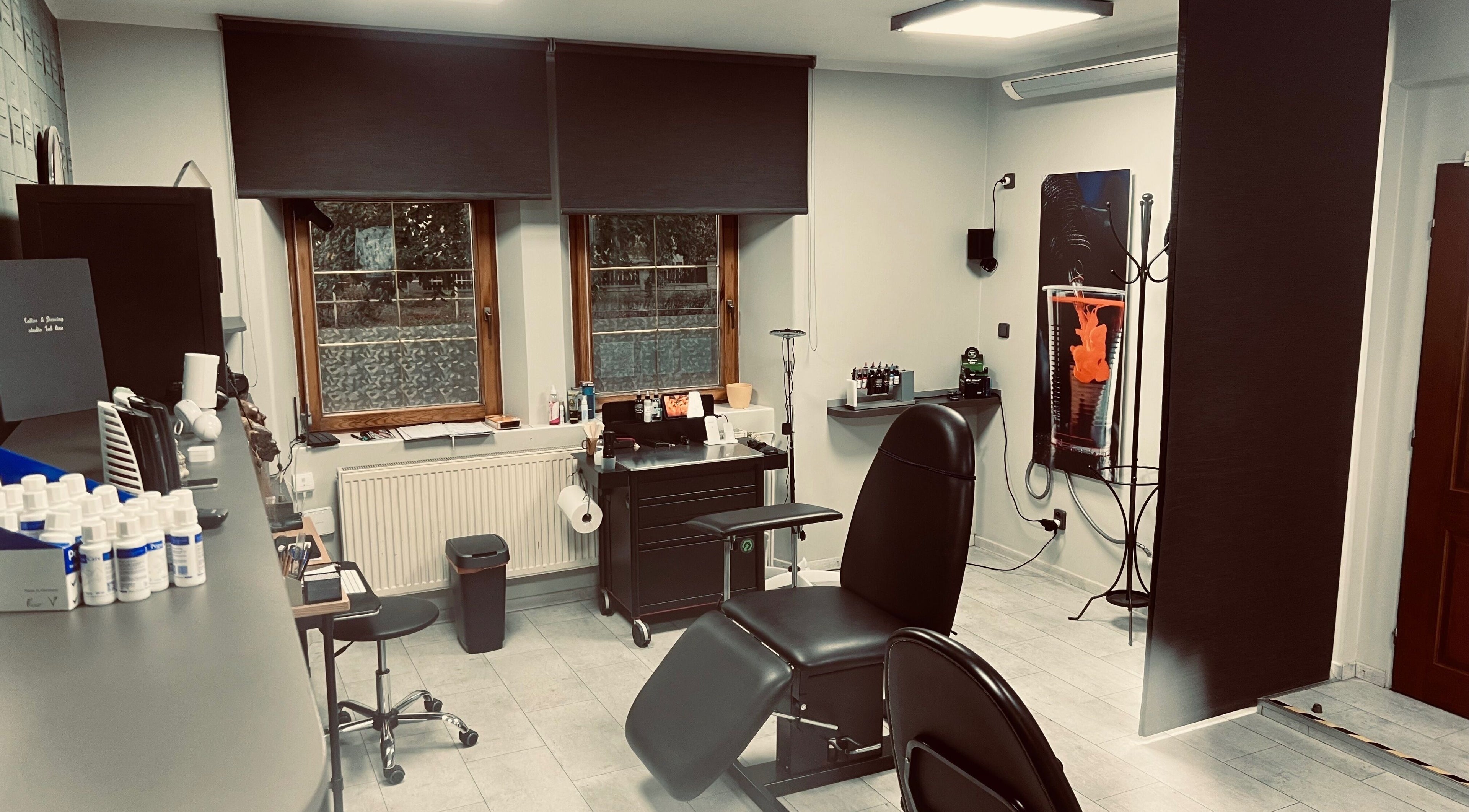 Interiér studia Tattoo Ink Line v Chomutově, Ústecký Kraj, CZ s moderním vybavením.
