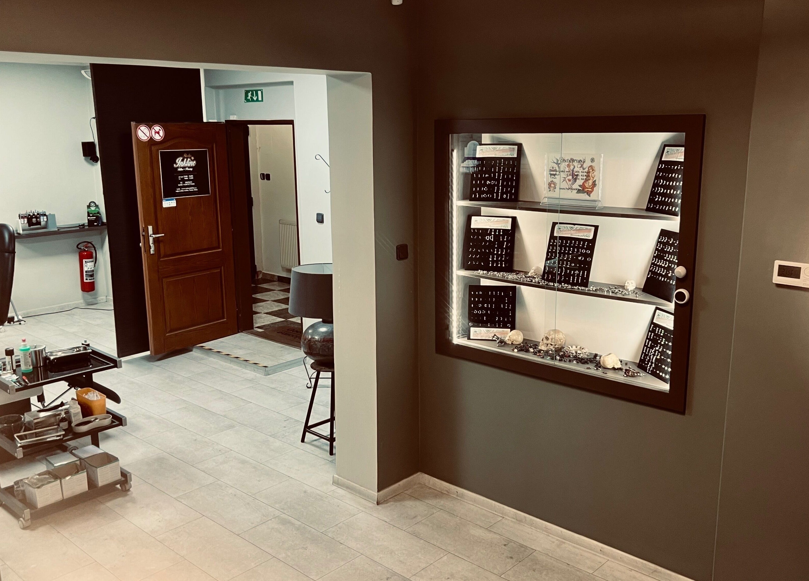 Vstup do studia Tattoo Ink Line, Chomutov, Ústecký Kraj, CZ s moderním designem.