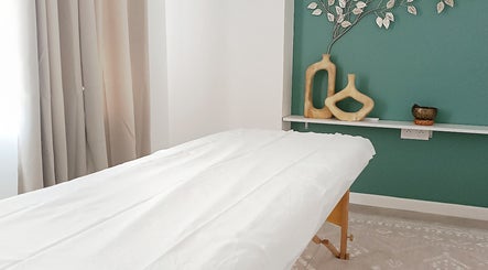 Salle de massage apaisante à Joyce's Home & Care - Massage Bien Ětre, Hayange, Grand Est, FR.