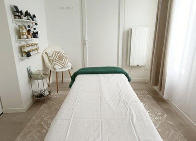Cabine de massage paisible à Joyce's Home & Care - Massage Bien Ětre, Hayange, Grand Est, FR.
