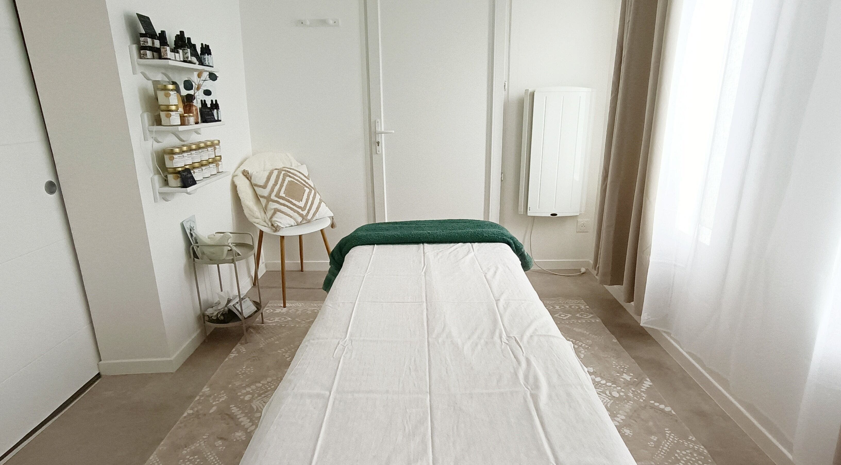 Cabine de massage paisible à Joyce's Home & Care - Massage Bien Ětre, Hayange, Grand Est, FR.