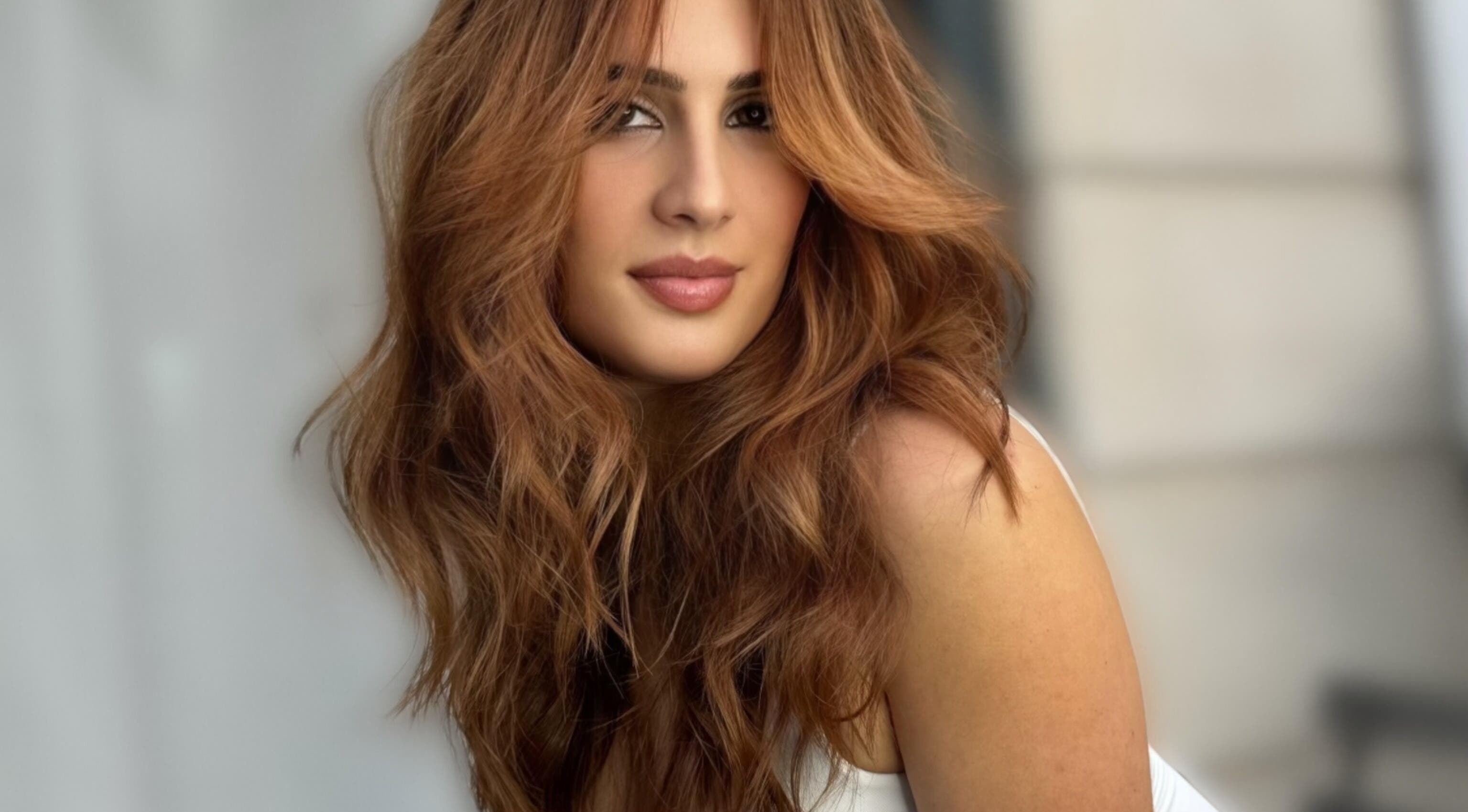 Cabelo brilhante ondulado no New Soul Hair Studio, Póvoa de Santa Iria, Lisboa, PT.