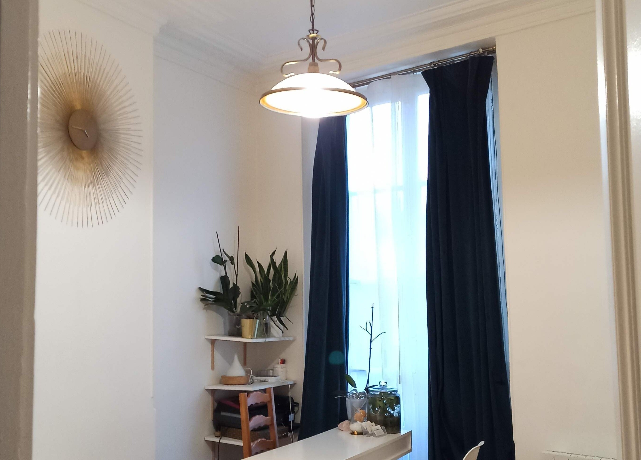 Intérieur apaisant de L'atelier de l'hypnose, Paris, Île-de-france, FR avec décoration élégante.