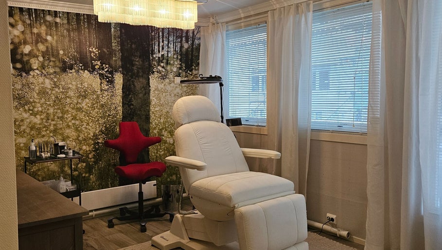 Afterglow Lash Beauty Studio image 1