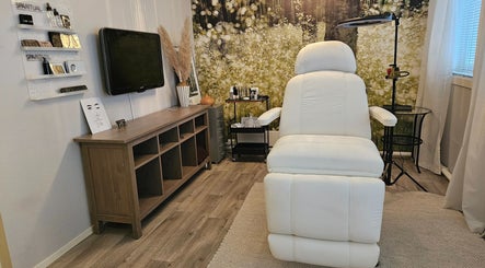 Afterglow Lash Beauty Studio image 2