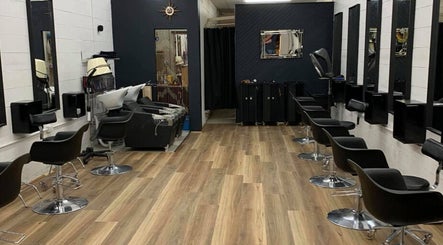 Taking Care of Business Hairdressing – obraz 2