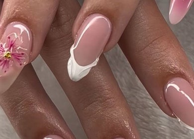 Elegante nageldesigns bij Nailed it by Chanelle in Tull En Het Waal, Utrecht, NL.