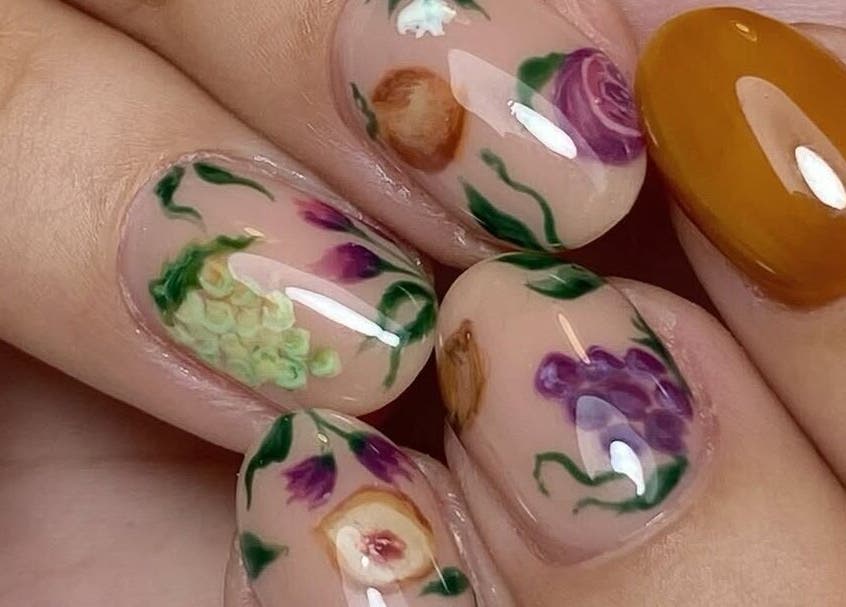 Designs florais delicados nas unhas no Chrome Studio, Lisboa, Lisboa, PT.