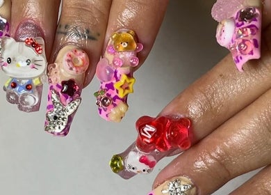 Designs de unhas 3D únicos no Chrome Studio em Lisboa, Lisboa, PT, destacando-se com personagens vibrantes.