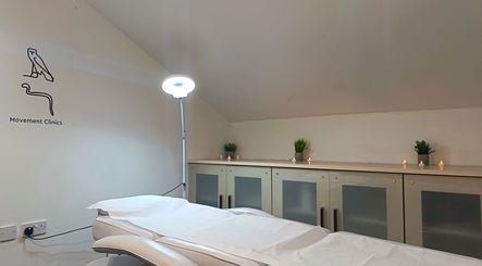 Tranquil treatment room at Movement Clinics Leicester, featuring a spa bed and soft lighting, Leicester, England, GB.
