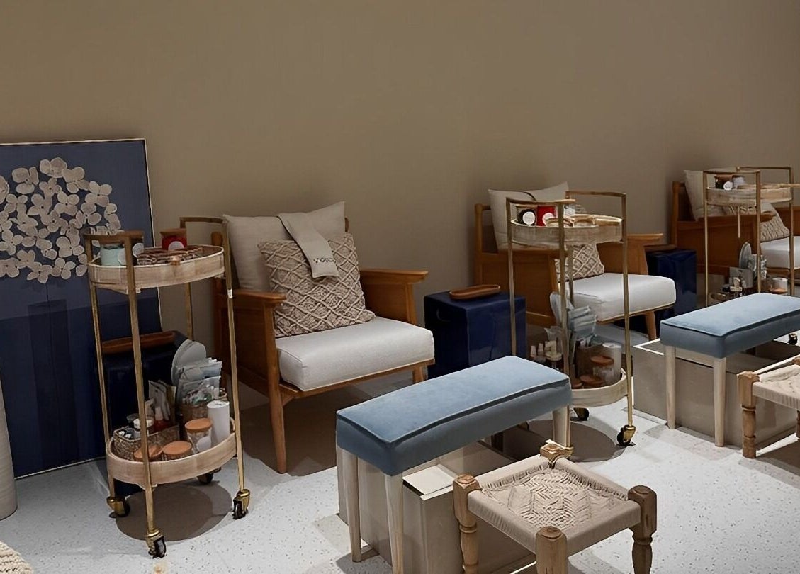 منطقة الجلوس الفاخرة في Vyana Nails Spa بالرياض، منطقة الرياض، SA.