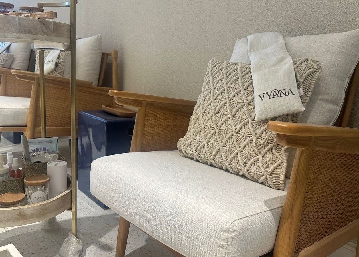 مكان جلوس مريح في Vyana Nails Spa بالرياض، منطقة الرياض، SA، يعكس الأناقة والراحة.