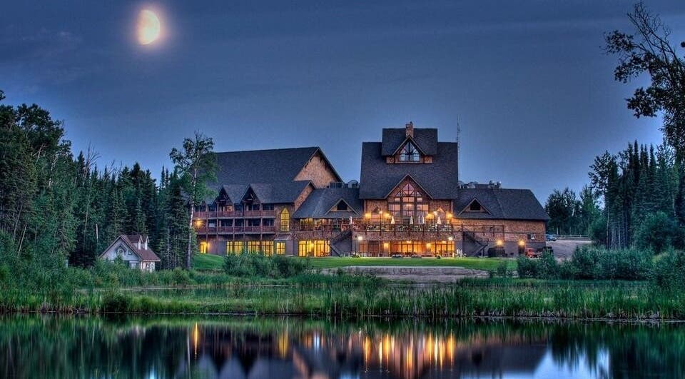 Drift Spa @Elk Ridge in Saskatchewan under a moonlit sky, surrounded by tranquil nature and reflective waters.