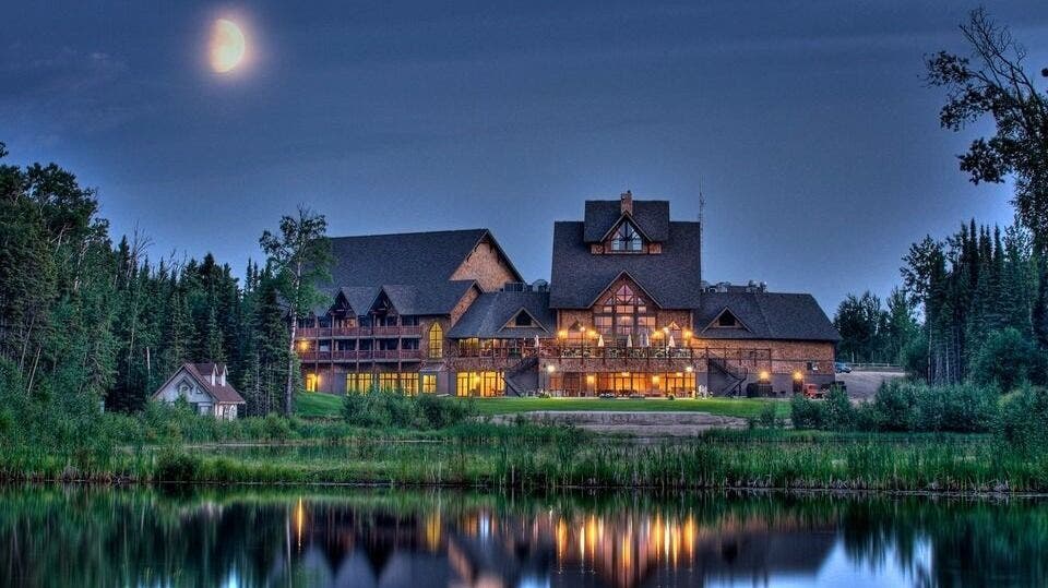 Drift Spa @Elk Ridge in Saskatchewan under a moonlit sky, surrounded by tranquil nature and reflective waters.