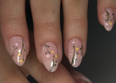 Chic floral nail art at Kállos Nails (Florida), Fort Lauderdale, Florida, US.