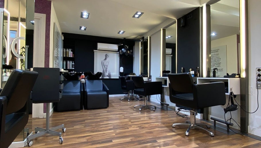 hình ảnh 1 của Peluqueria Karlo’s Moda