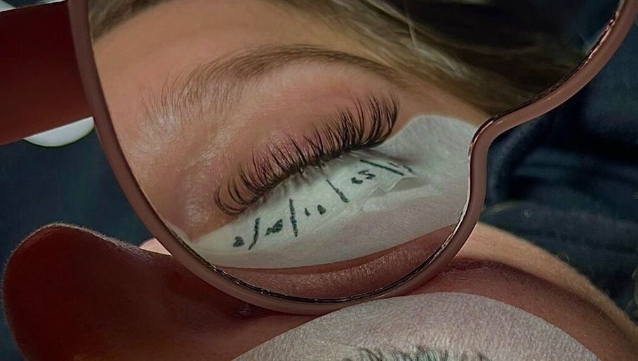 Natuurlijke wimperextensions bij Beautybysharon in Alblasserdam, Zuid-holland, NL. Perfectie in schoonheid.