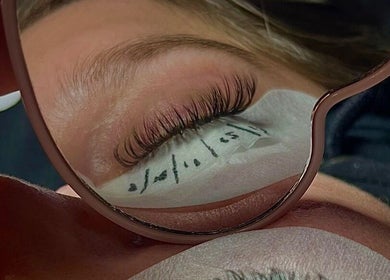 Natuurlijke wimperextensions bij Beautybysharon in Alblasserdam, Zuid-holland, NL. Perfectie in schoonheid.