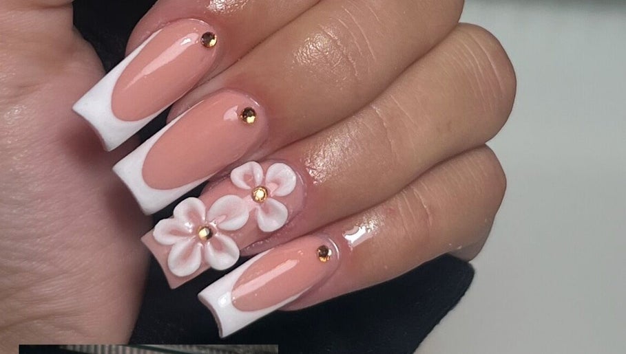 Floral nail art with rhinestones at Thebeautyroom, Bulkington, England, GB. Stylish nail design close-up.