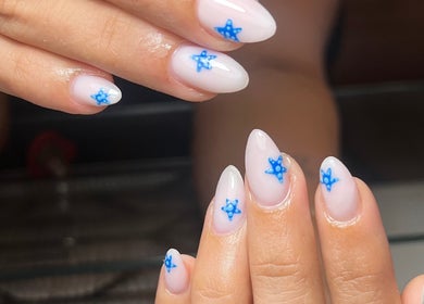 Blue star nail art at Thebeautyroom, Bulkington, England, GB. Elegant and chic manicure on display.