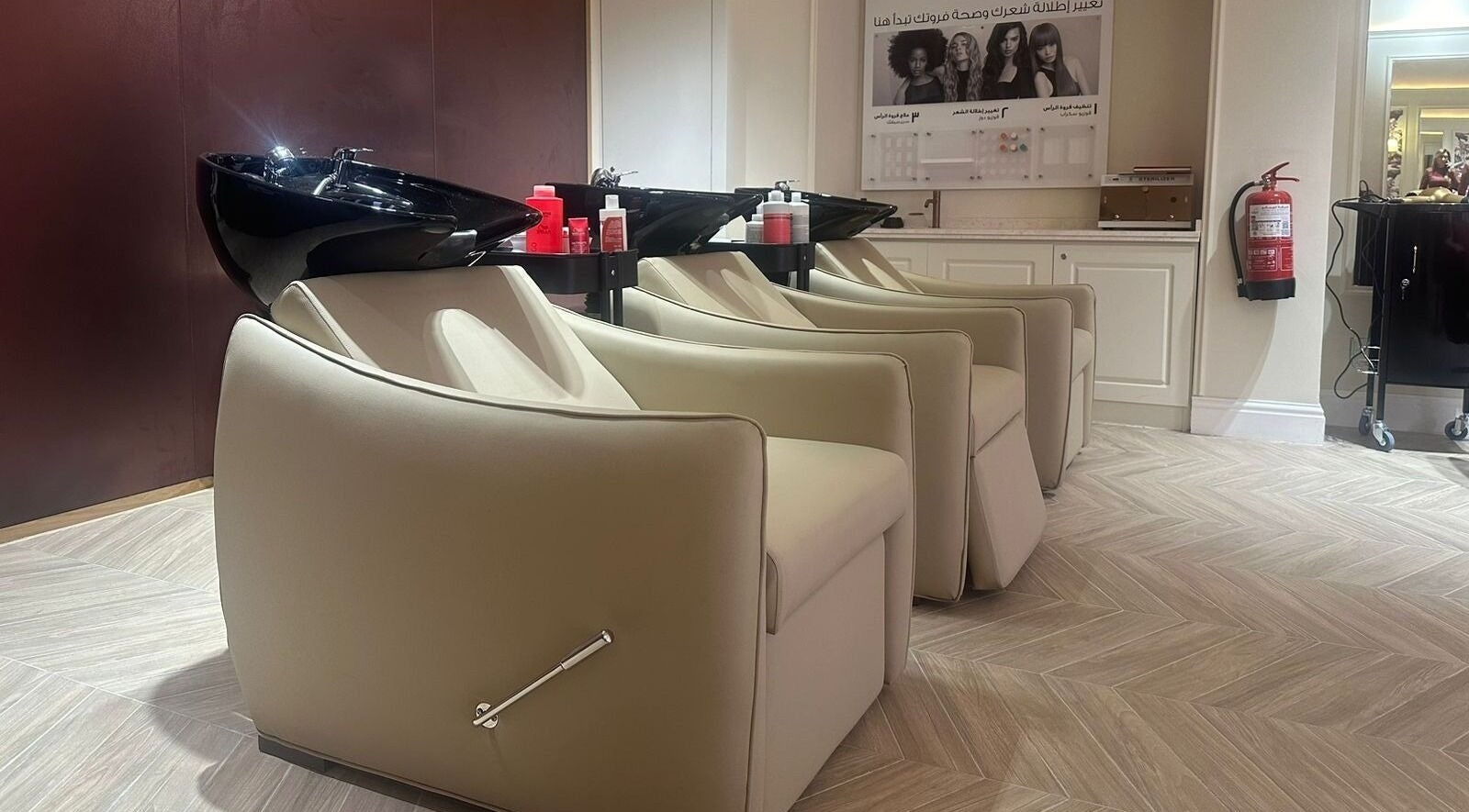 Elegant salon wash stations at Salon de Benette, Riyadh, Riyadh Province, SA, offering premium beauty services.