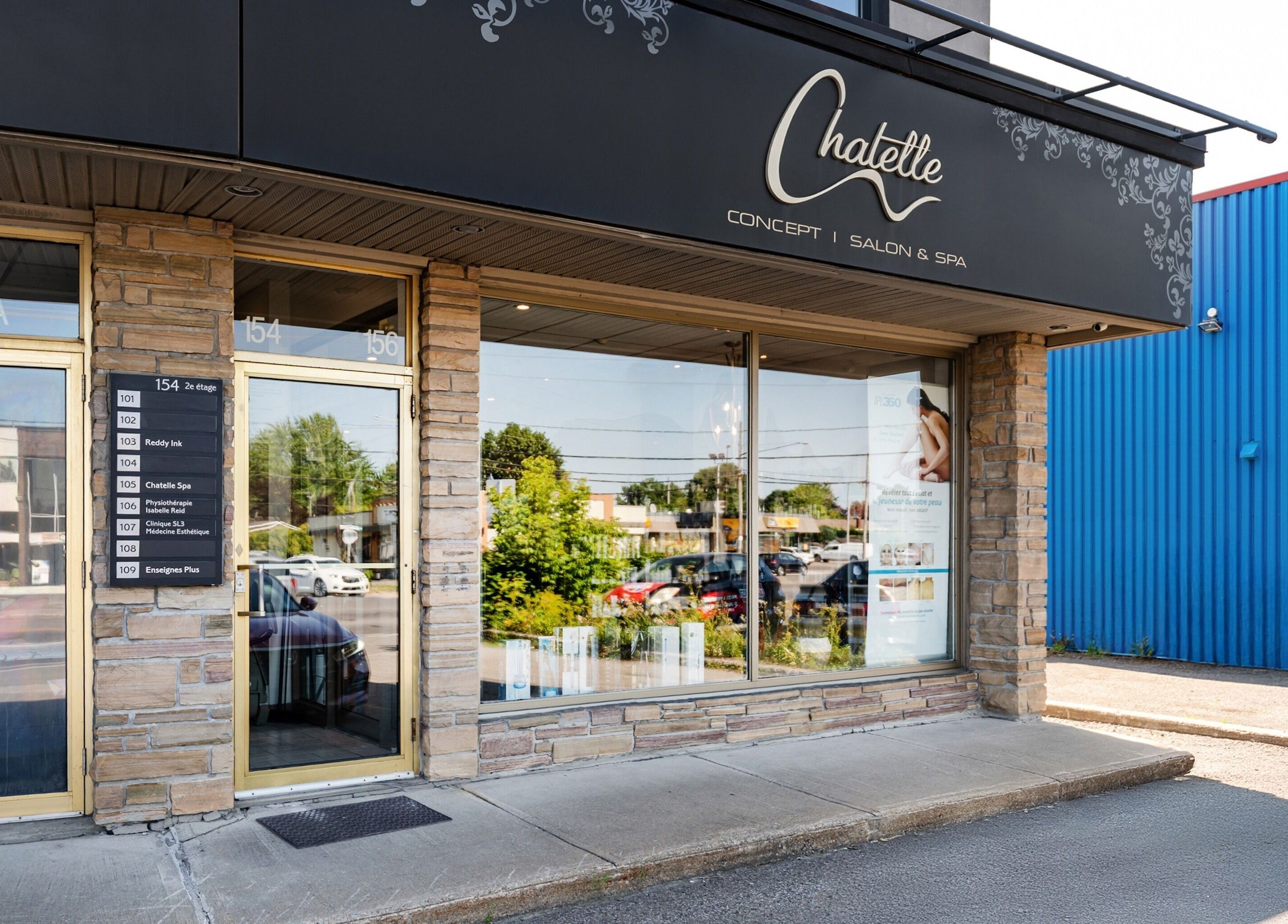 Façade de Chatelle Concept Salon & Spa à Châteauguay, Québec, CA avec vitrine élégante.