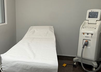 Χώρος αποτρίχωσης στο Harmony Beauty Salon, Καβάλα, GR με σύγχρονη μηχανή.