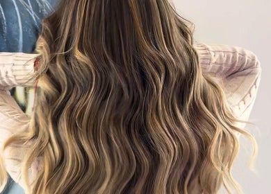 Cabello con ondas suaves en Lorena Morlote Multiespacio, Madrid, Comunidad De Madrid, ES.