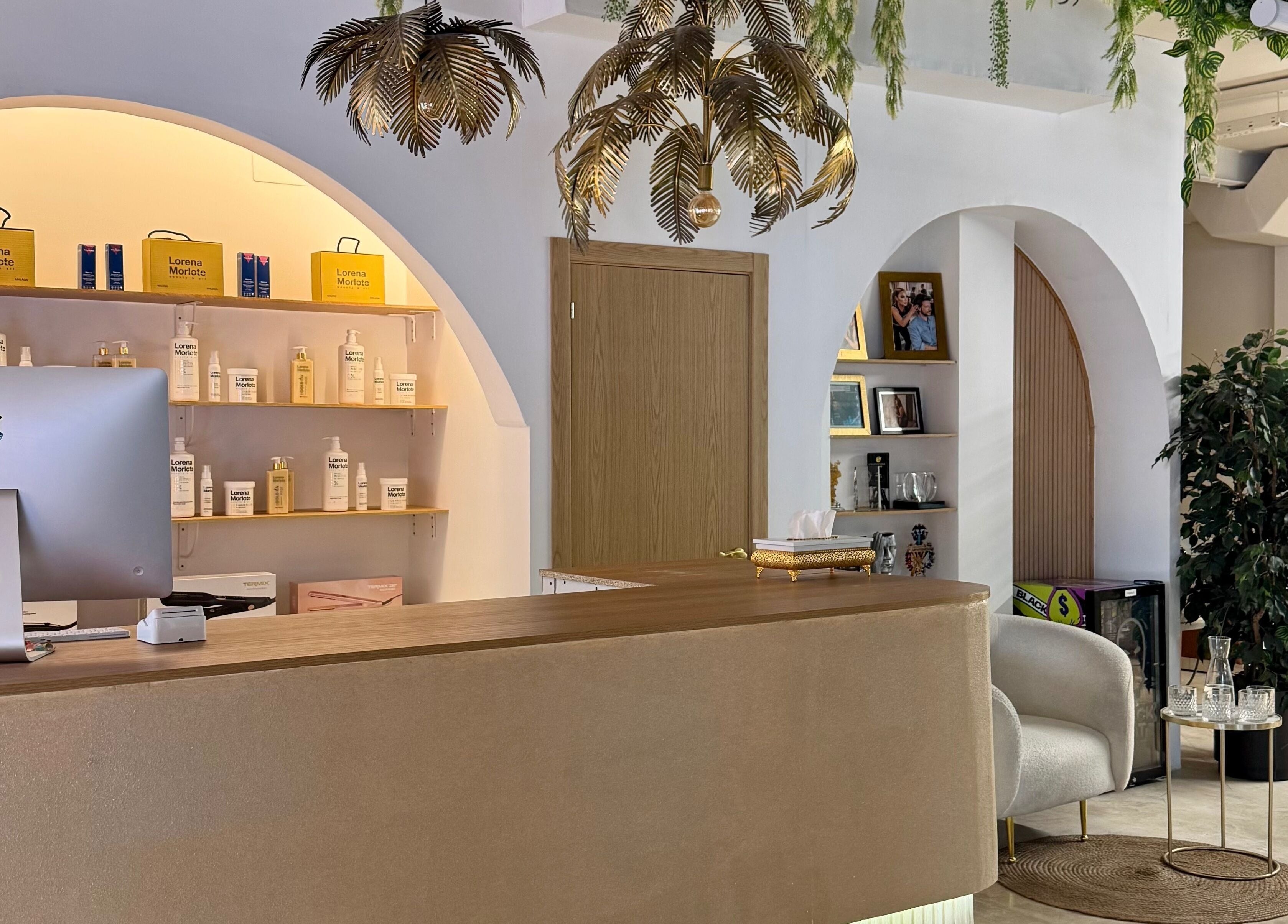 Recepción de Lorena Morlote Multiespacio en Madrid, Comunidad De Madrid, ES con decoración elegante.