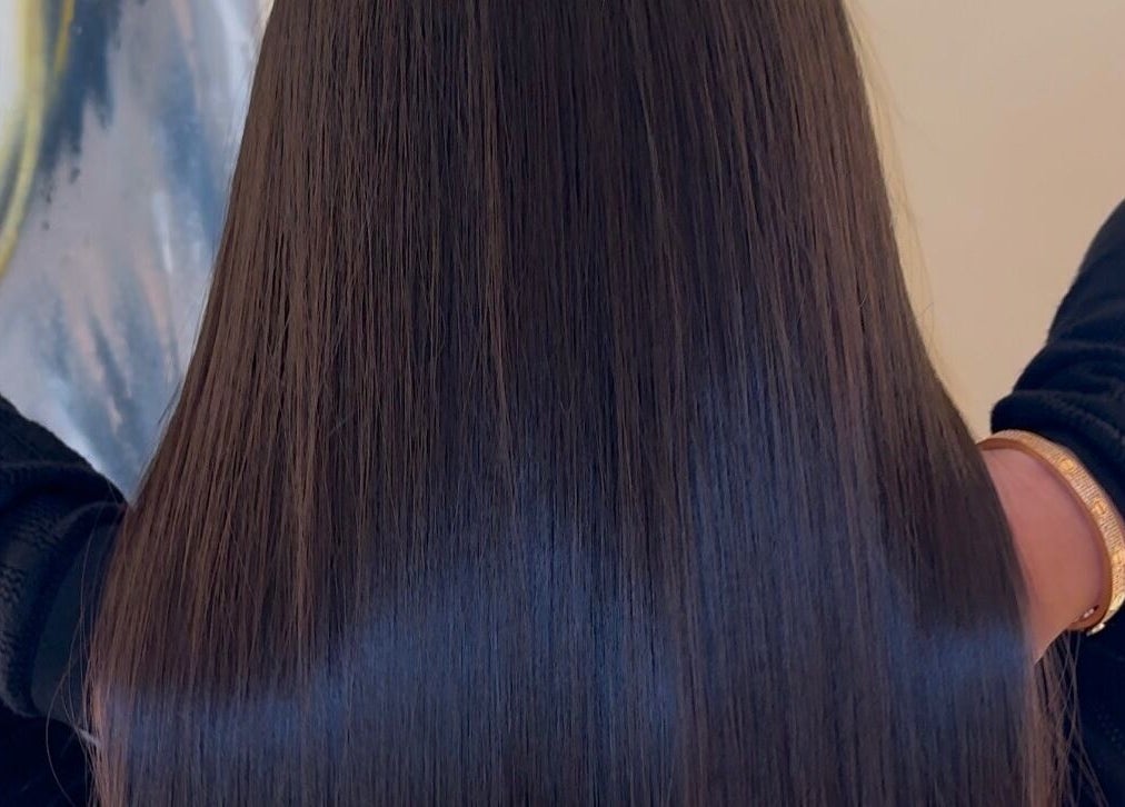 Cabello liso y brillante en Lorena Morlote Multiespacio, Madrid, Comunidad De Madrid, ES.